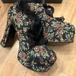 Elegant Floral Platform Shoes with Black Lace